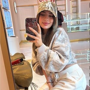 Meet your Posher, Irem